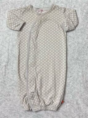 Magnificent Baby Gray Geometric Magnetic Gown Newborn 3M Baby Cotton Neutral